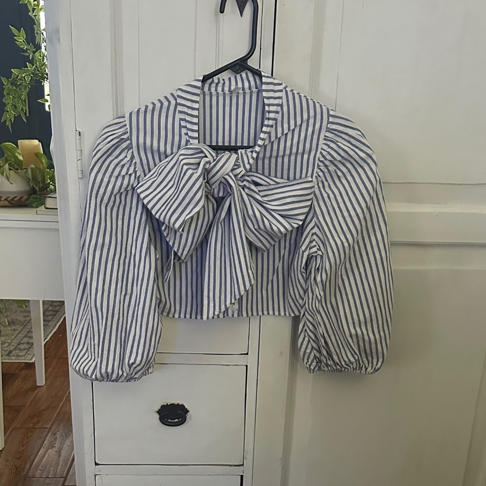 Striped Blue and White Women's preppy southern coastal cropped Top size small
